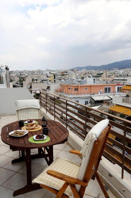 Fly Me To The Moon! Apartment Athens Luaran gambar