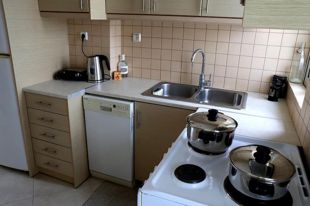 Fly Me To The Moon! Apartment Athens Luaran gambar