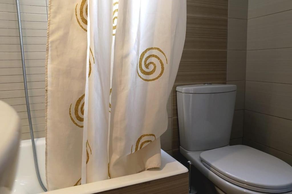 Fly Me To The Moon! Apartment Athens Luaran gambar