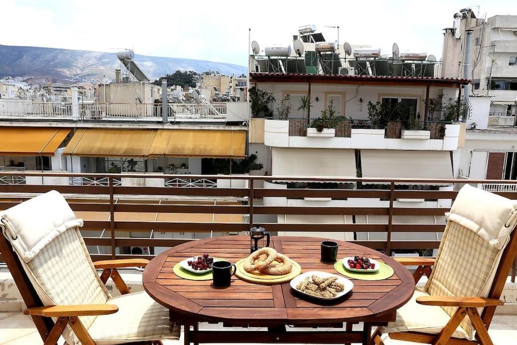 Fly Me To The Moon! Apartment Athens Luaran gambar
